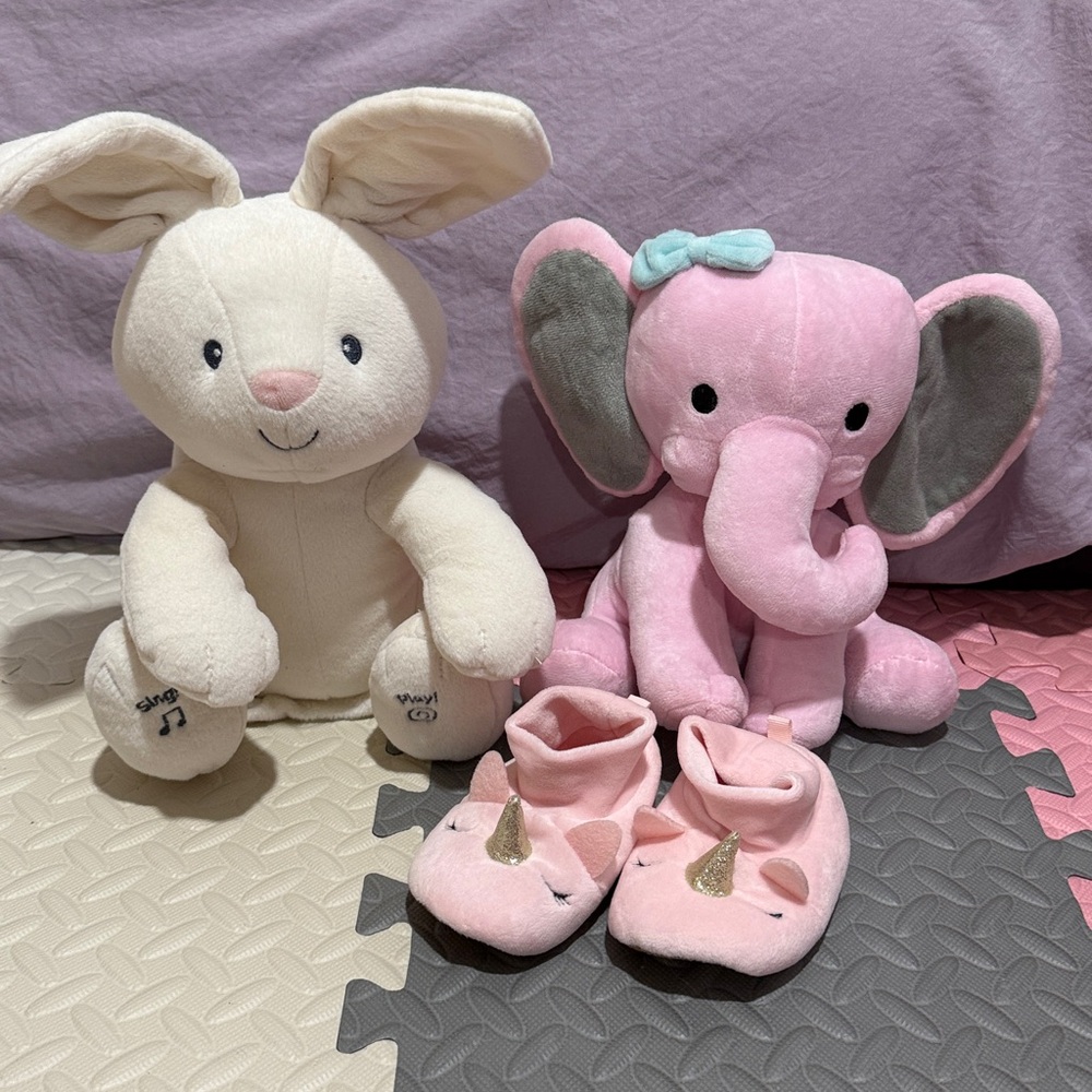 Gund Baby Flora the Bunny 12" Animated Peek-A-Boo Singing Plush Toy Tested Works